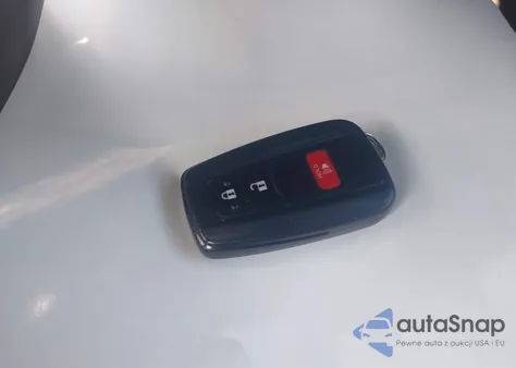 2017 Toyota Prius Two Eco z USA, uszkodzony, nr VIN JTDKARFUXH3030685